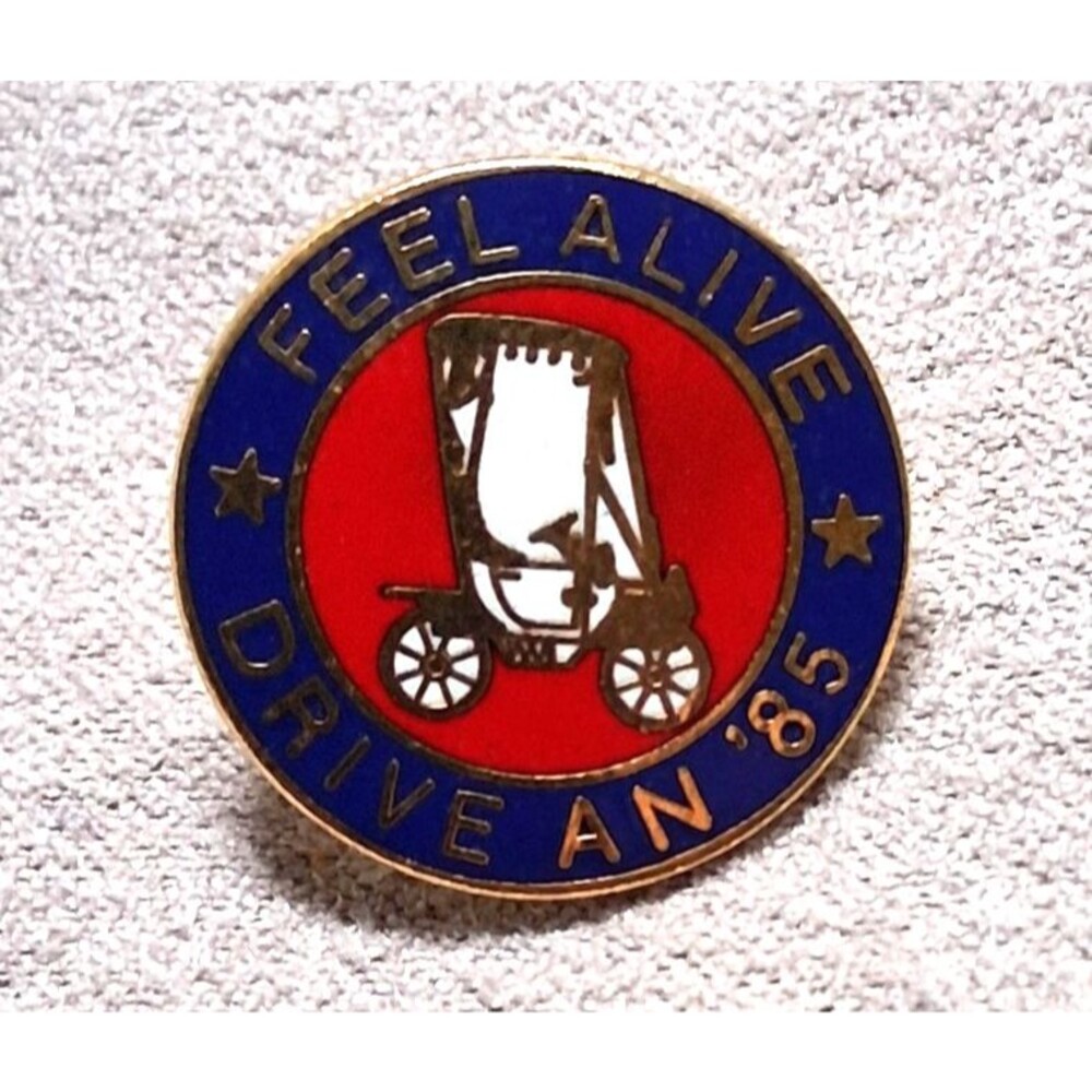Feel Alive Drive An 85 Auto Car Enamel Lapel Hat Pin Round Gold Tone Badge